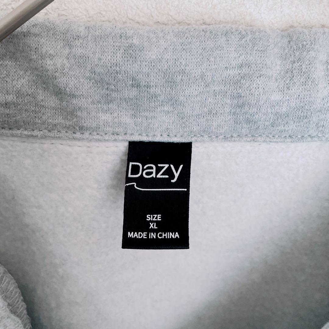 Dazy-Less スローガングラフィック 1/4ジッパー ドロップショルダー DAZY スローガングラフィック 1/4ジッパー ドロップショルダー