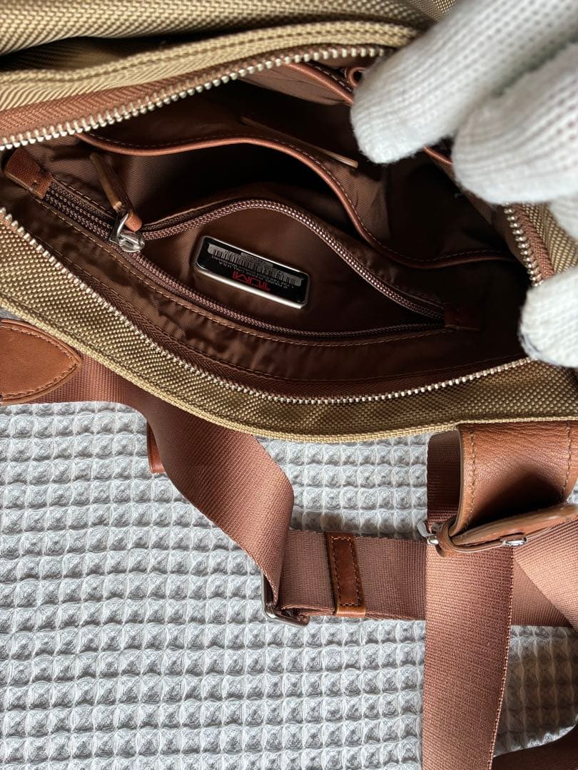 ベージュ ナイロンショルダーバッグTUMI