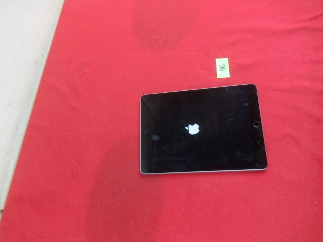 96：Apple iPad　A1893　部品取りジャンク