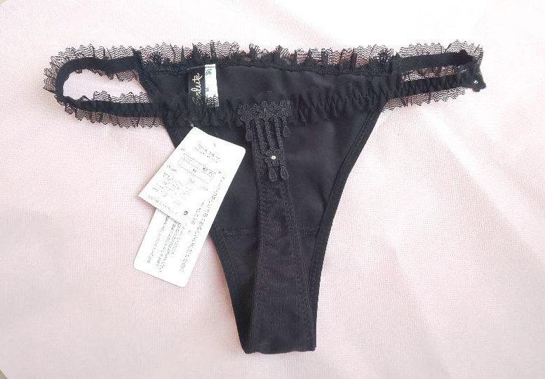 新品★ワコール サルート ★旧 84G 黒 ケミカルレース ソング Tバック