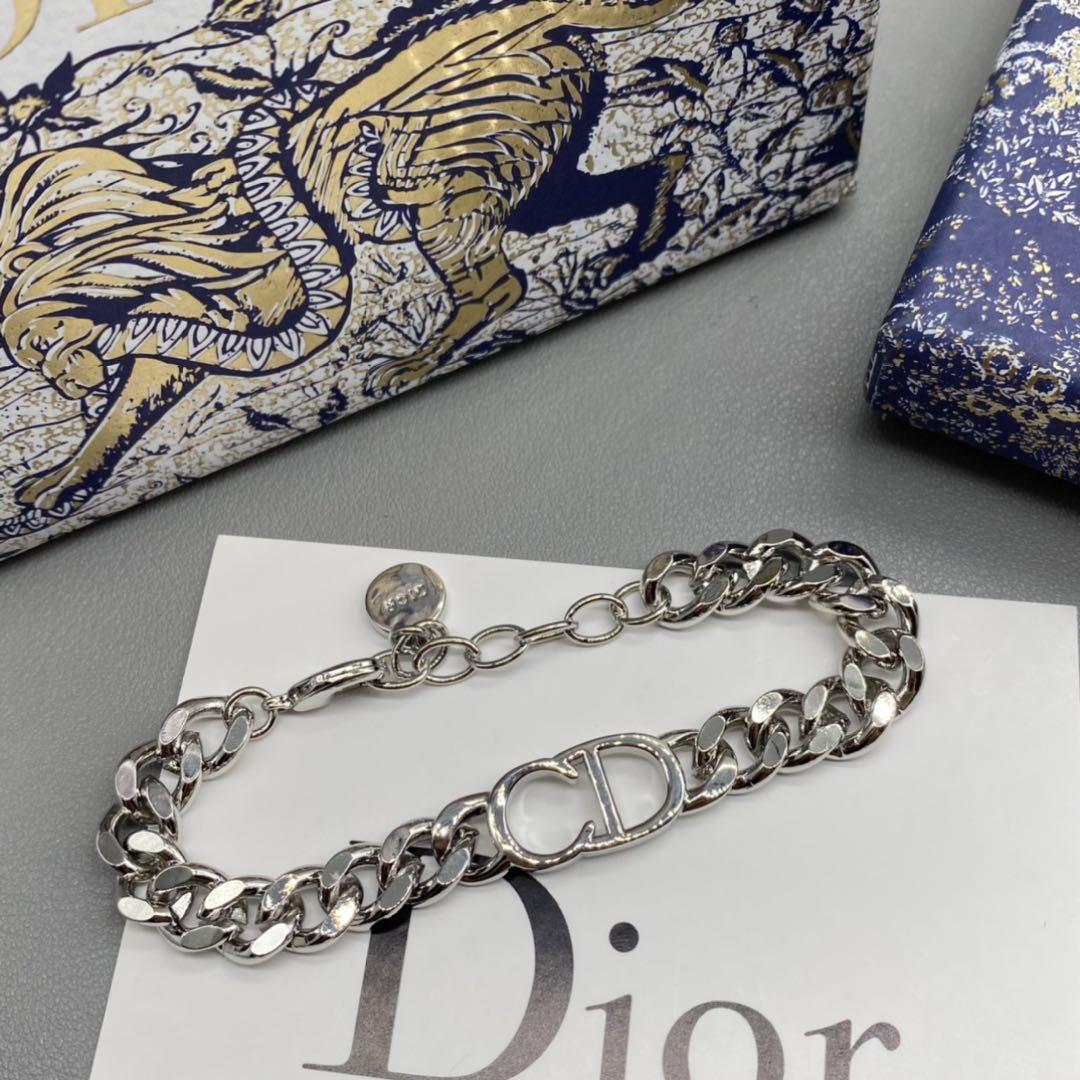 Dior 王冠チェーンブレスレット ロゴ入り Christian Dior(クリスチャンディオール) / 王冠モチーフ