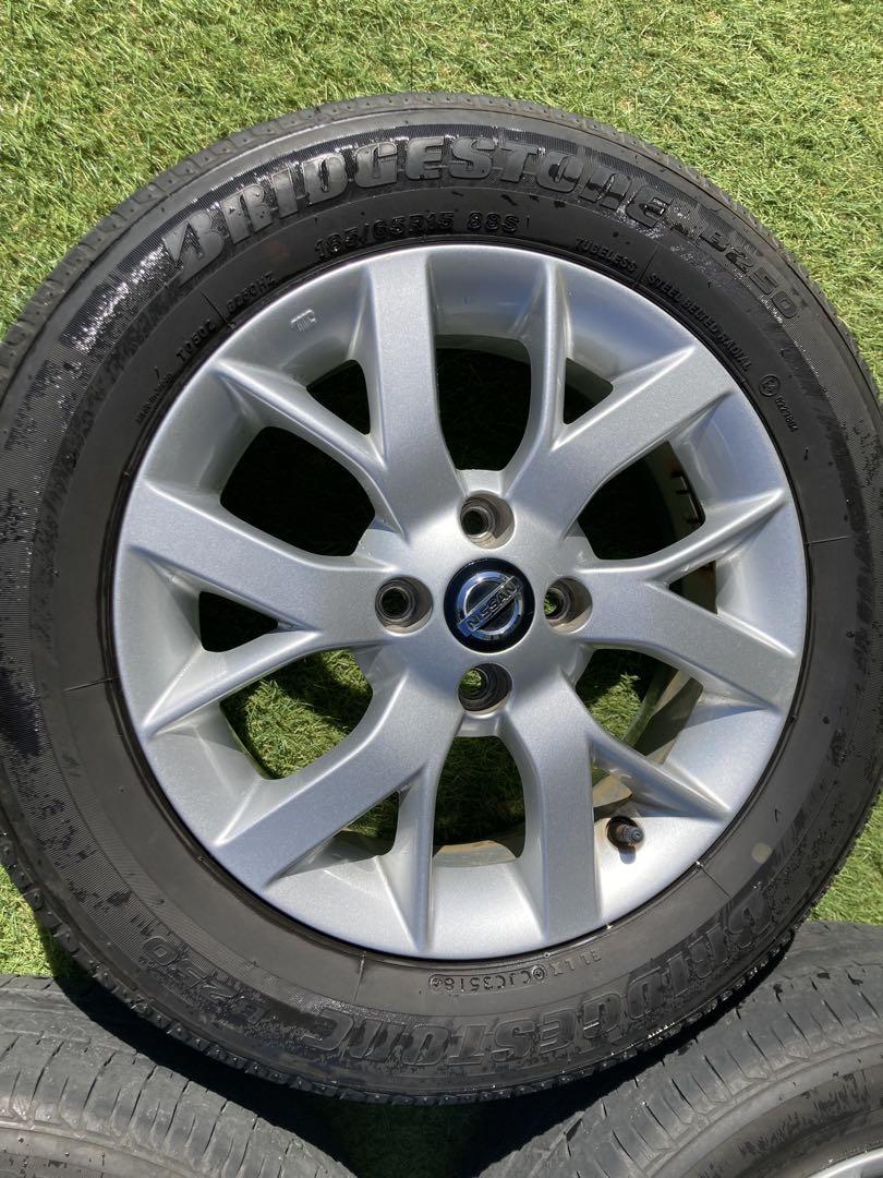 ノート　E12 純正15インチ ホイールセット タイヤ付き