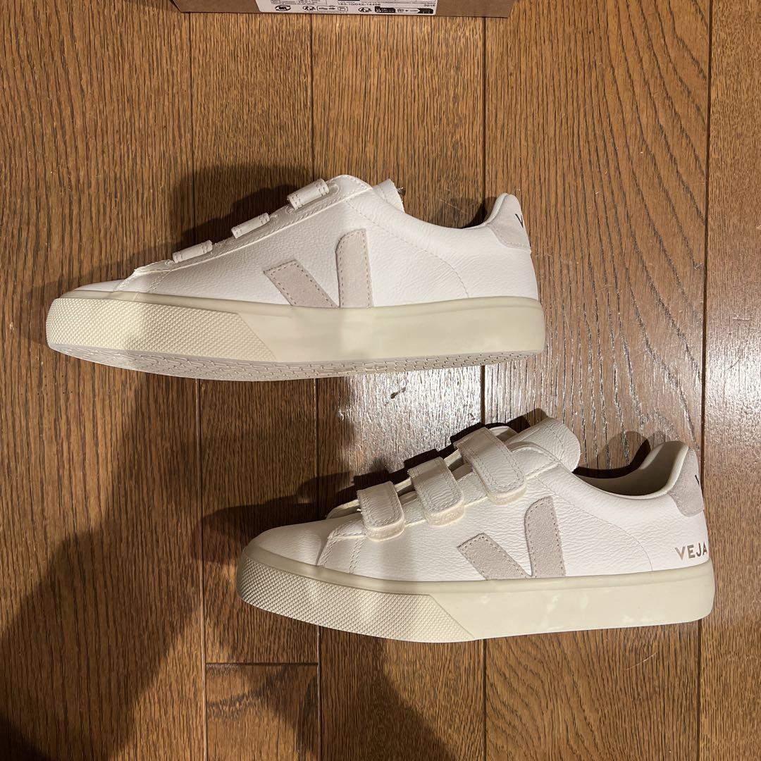 VEJA Recife ロゴカンポフリーレザー 白&ナチュラル #38