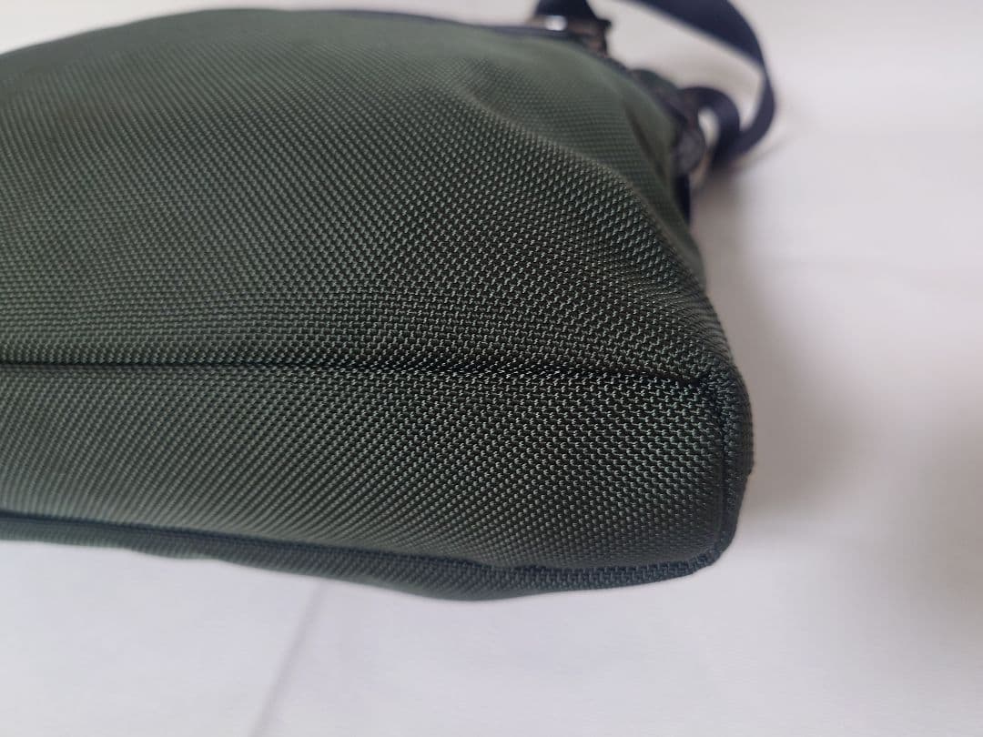 トゥミ ショルダーバック