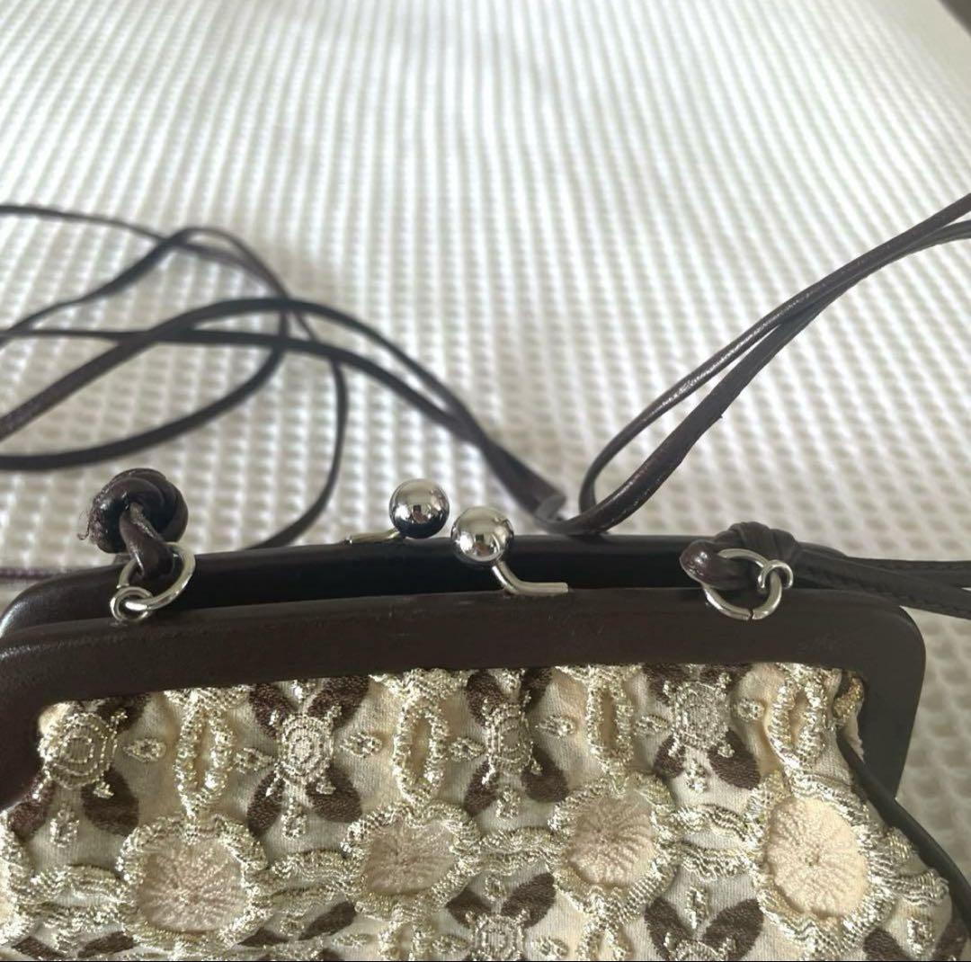 激レア PRADA 刺繍 ショルダーバッグ ベージュ - メルカリ
