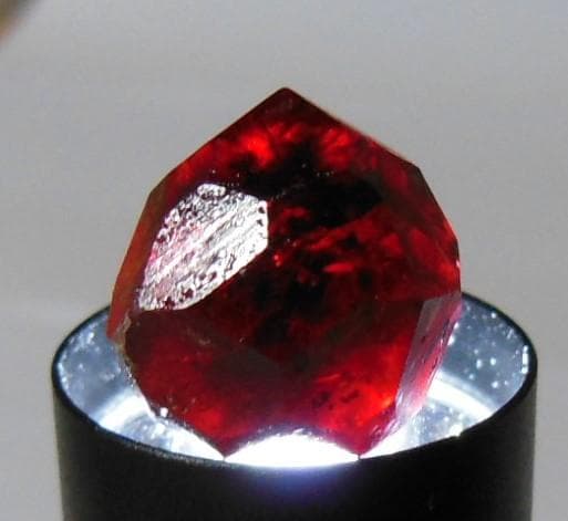 宇宙が創った36面体！ 情熱の紅！ ガーネット 1.6cm アラスカ産 185