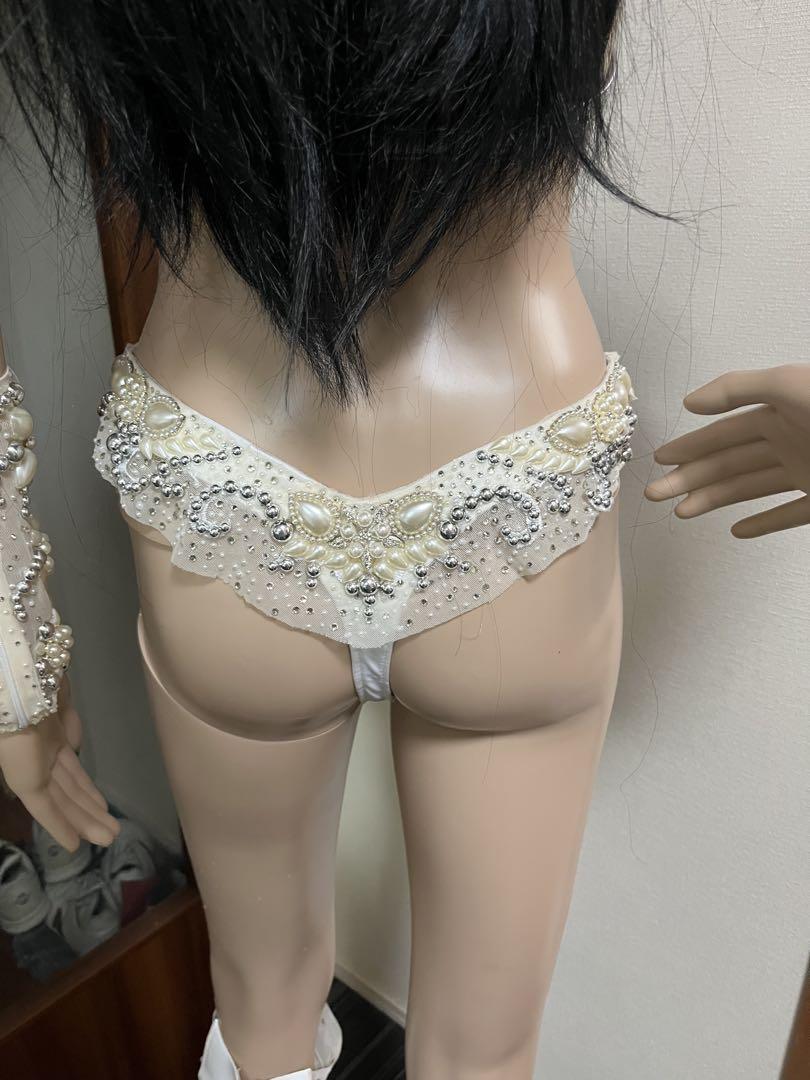 サンバ衣装　白　ハンドメイド　カベッサ・頭の装飾あり サンバ衣装 白 ハンドメイド カベッサ・頭の装飾あり - メルカリ