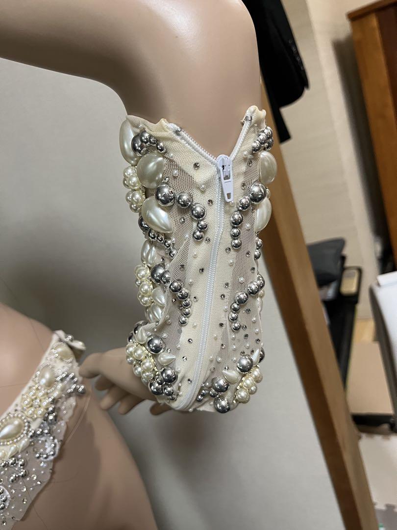 サンバ衣装　白　ハンドメイド　カベッサ・頭の装飾あり サンバ衣装 白 ハンドメイド カベッサ・頭の装飾あり - メルカリ