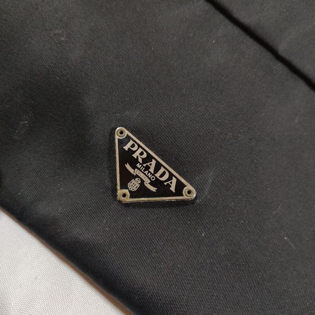 P2 美品　プラダ　PRADA 黒 ナイロンポーチ　三角プレート