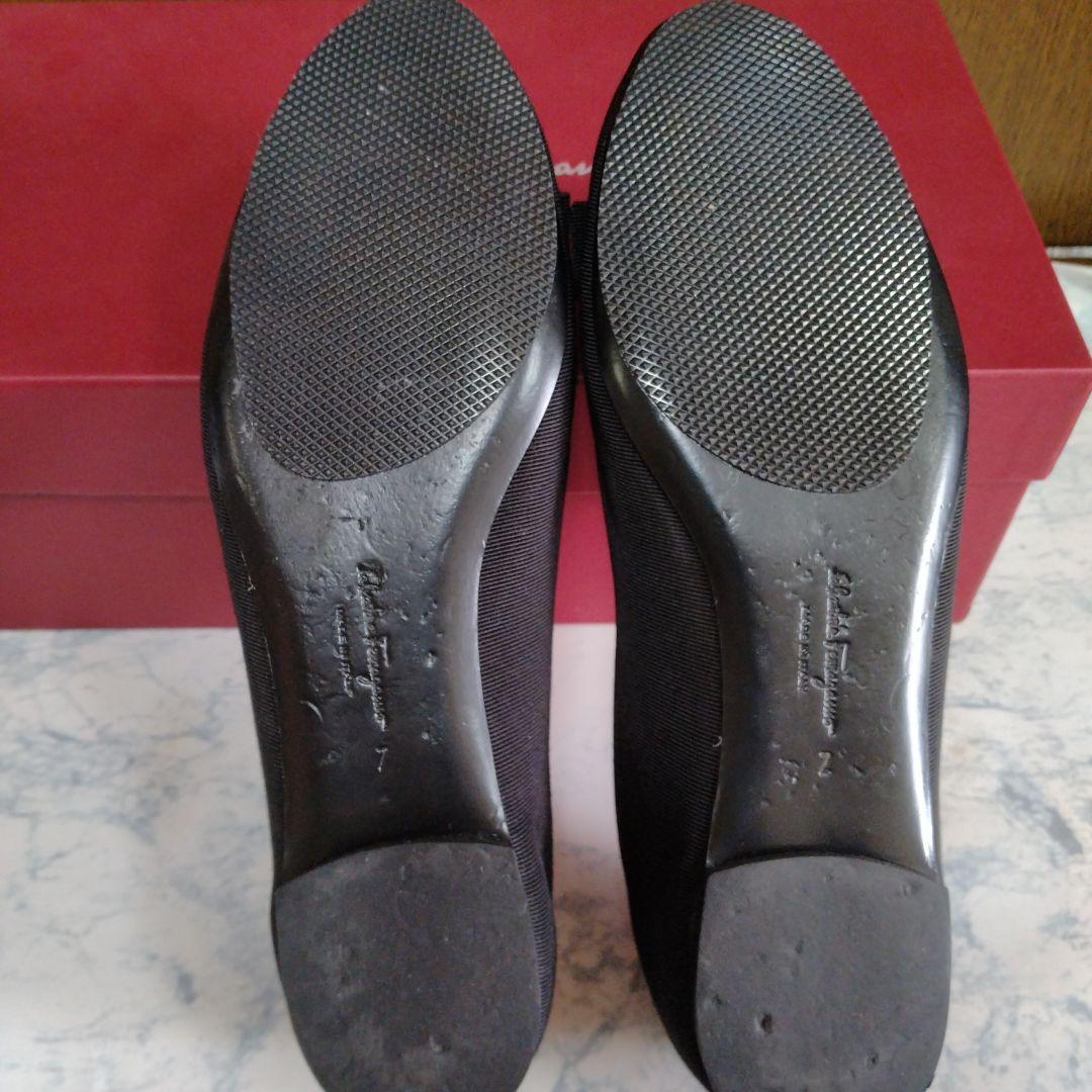Salvatore Ferragamo ブラックフラットシューズ