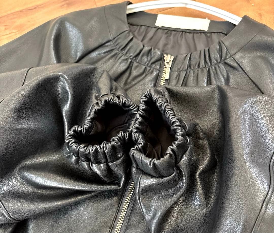 【アローズ取扱】marilyn moon ヘムプリーツレザーライクブルゾン　黒