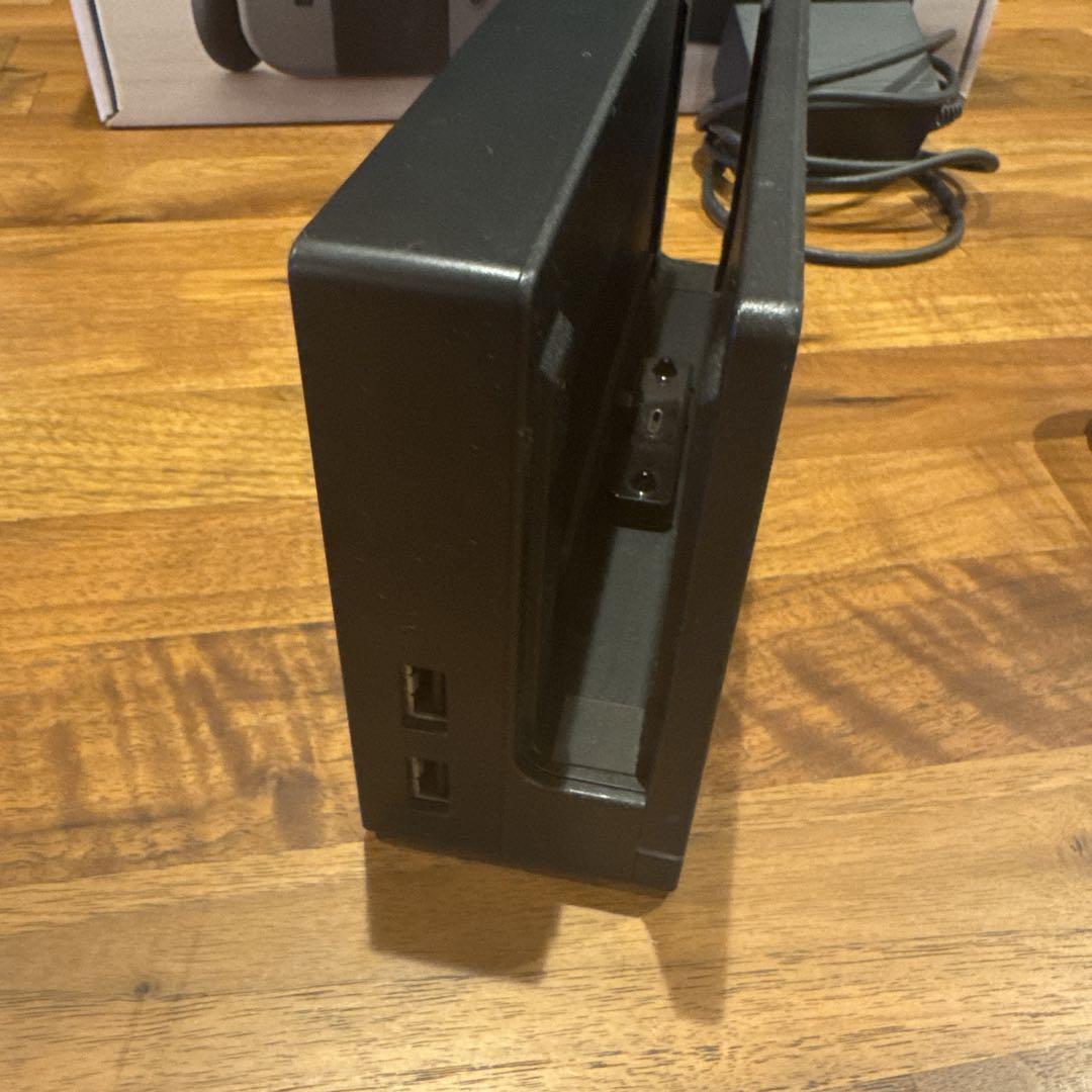Nintendo Switch 本体とオレンジケース　（本体グレー） Nintendo Switch グレー 本体