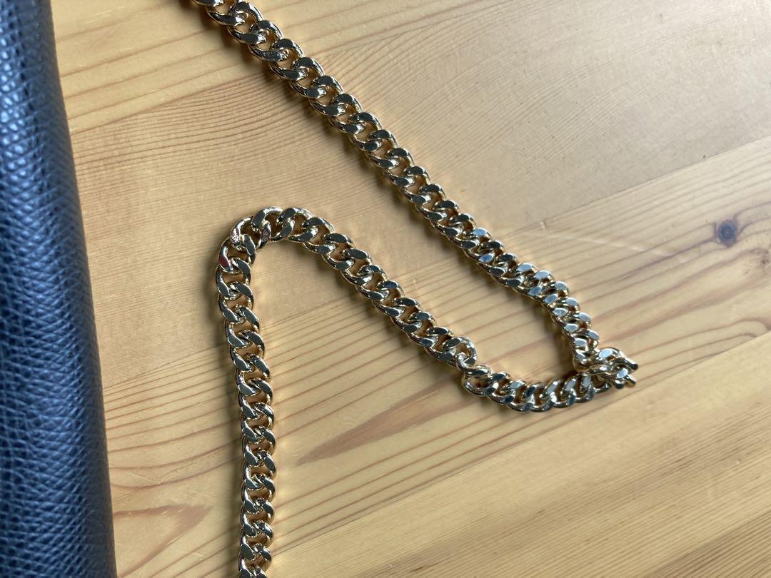 【美品】COACH チェーンショルダーバッグ Cロゴ ターンロック ゴールド金具 美品✨コーチ 金チェーン ショルダーバッグ レザー ターンロック