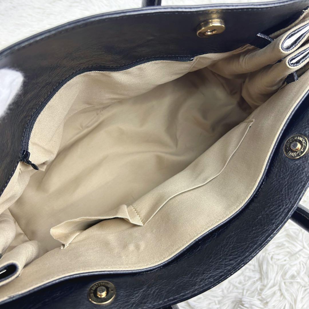 美品✨　ノーブランド　ハンドバッグ　カデナ　レザー　ゴールド金具　自立　A4可
