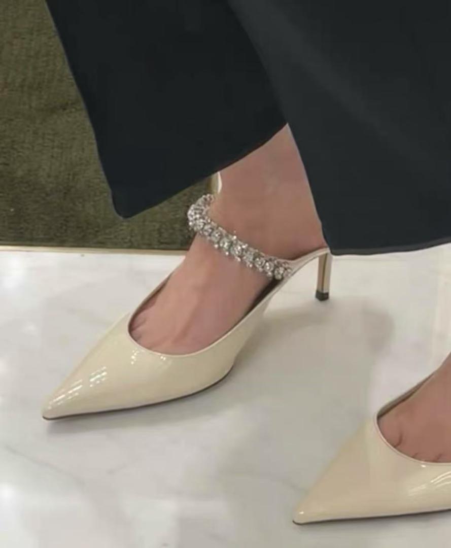 JIMMY CHOO アイボリービジュー付きパンプス 37 JIMMY CHOO アイボリービジュー付きパンプス 37 - メルカリ