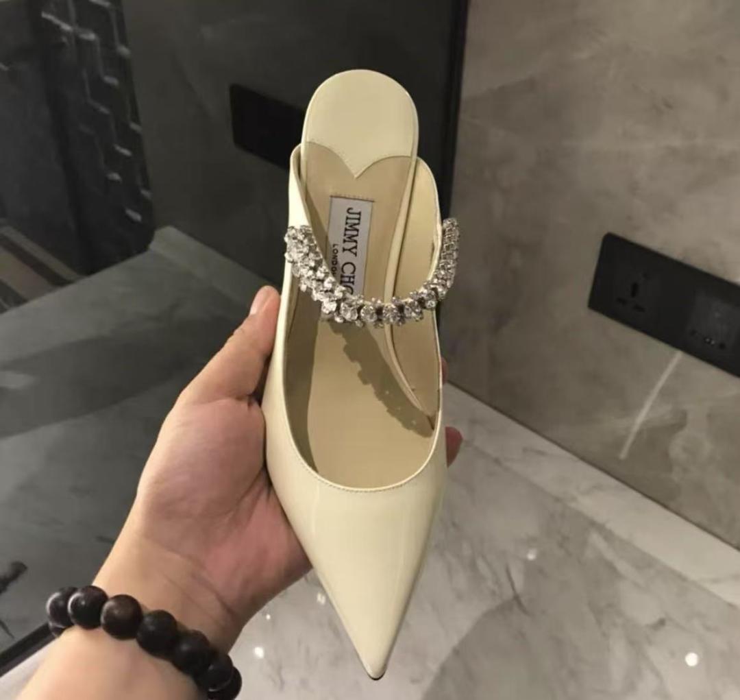 JIMMY CHOO アイボリービジュー付きパンプス 37 JIMMY CHOO アイボリービジュー付きパンプス 37 - メルカリ
