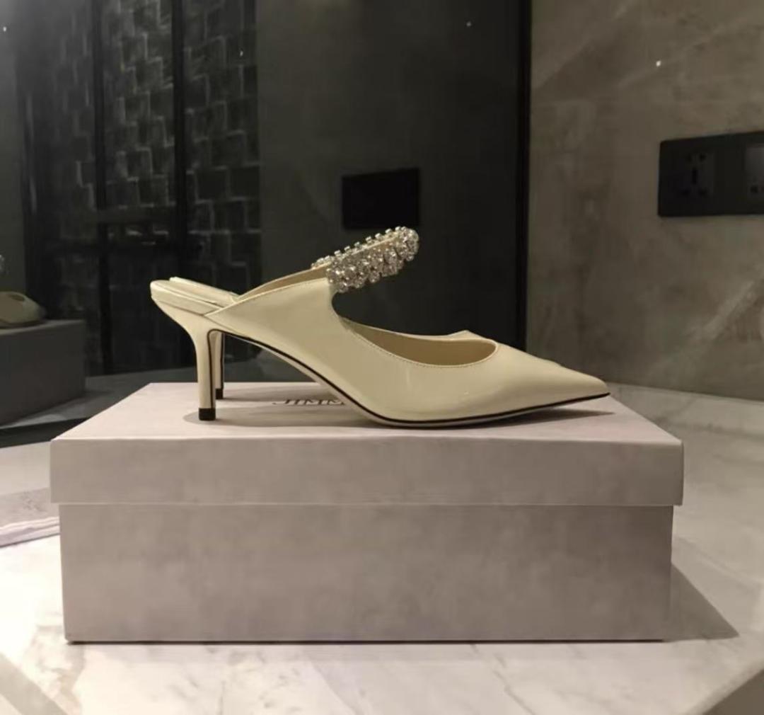 JIMMY CHOO アイボリービジュー付きパンプス 37 JIMMY CHOO アイボリービジュー付きパンプス 37 - メルカリ