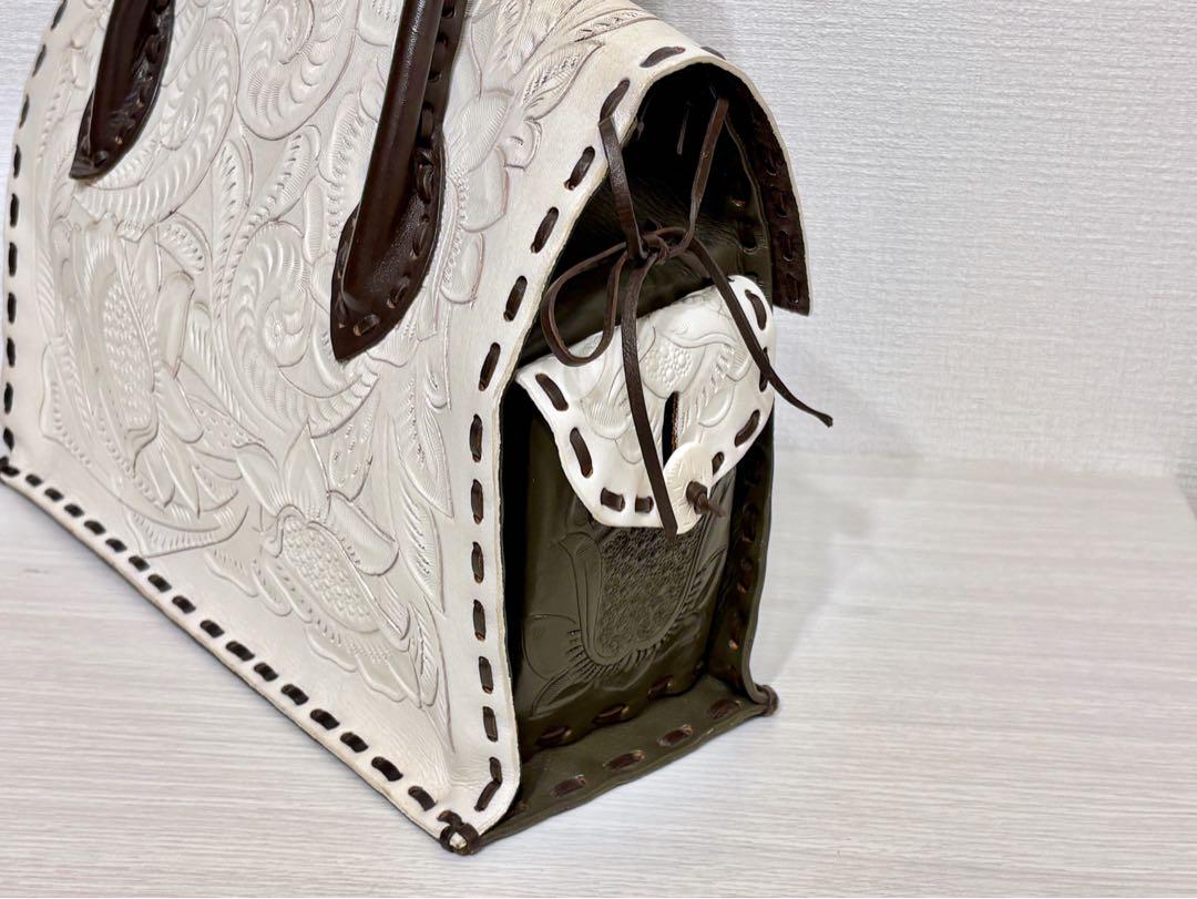 【極美品】Carving Tribes Lサイズ　バイカラー カーキ　バッグ 極美品】Carving Tribes Lサイズ バイカラー カーキ バッグ