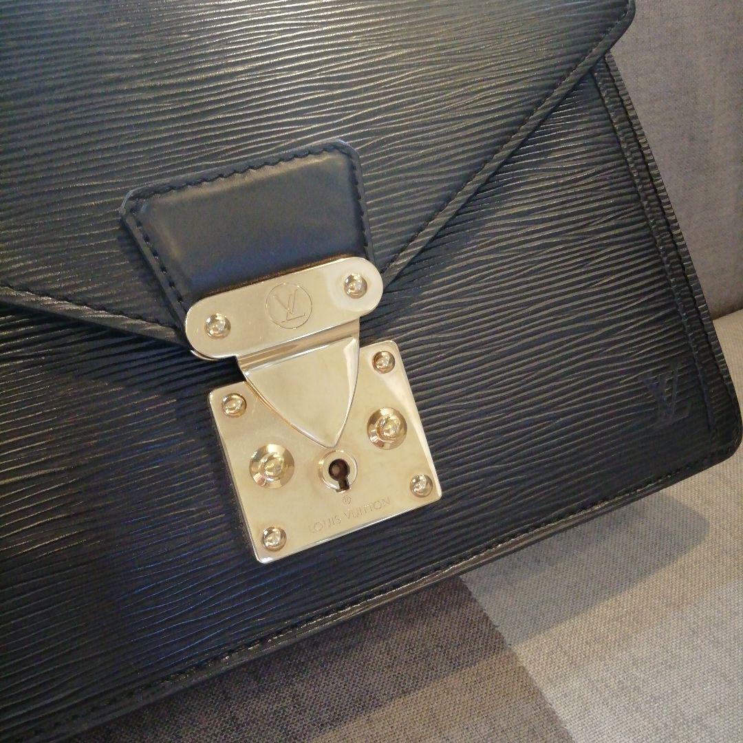 Louis Vuitton エピレザー セカンドバッグ 良品