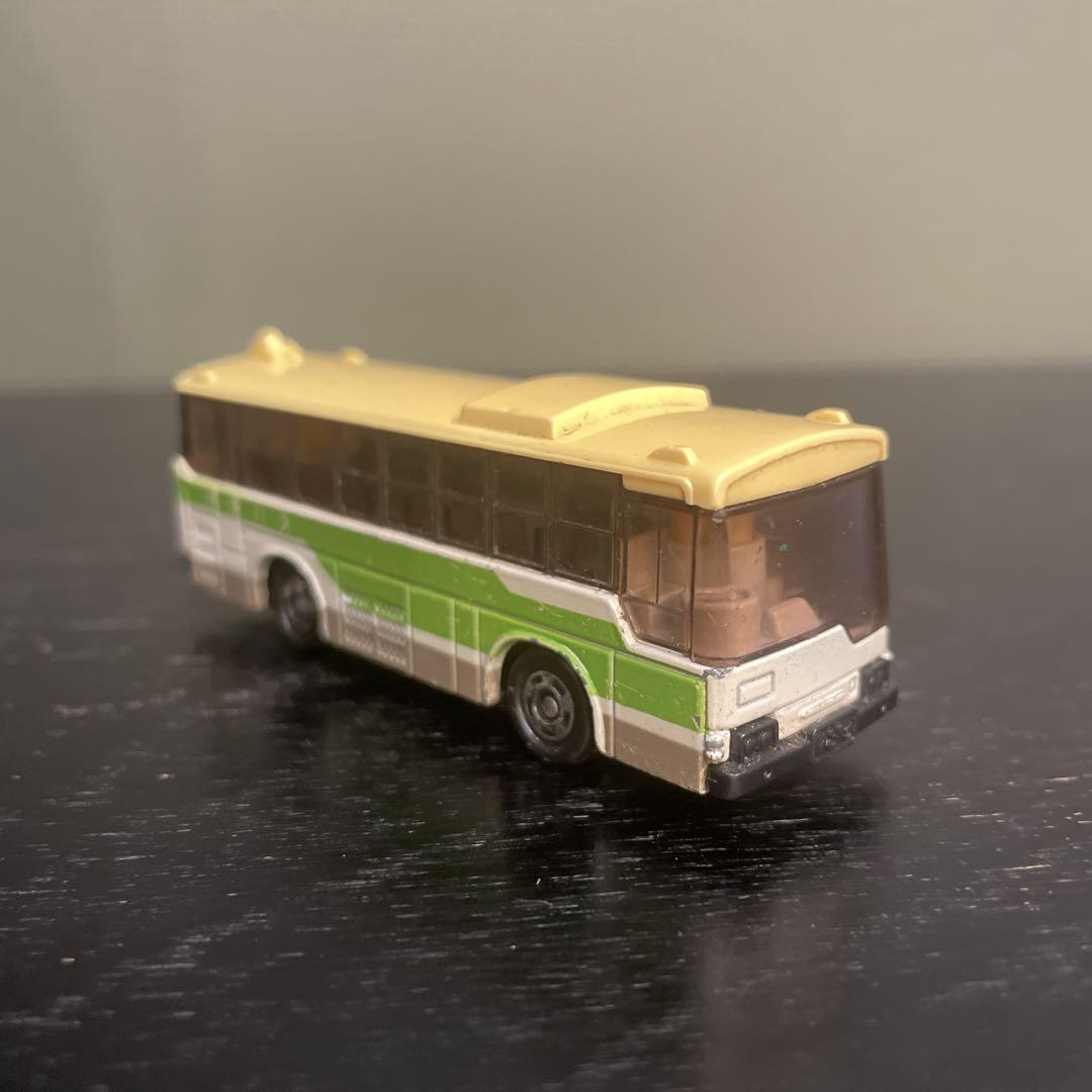 バス型ミニカー クリーム色と緑 都営バス トミカ ミニバス 緑と白 金色屋根 - メルカリ