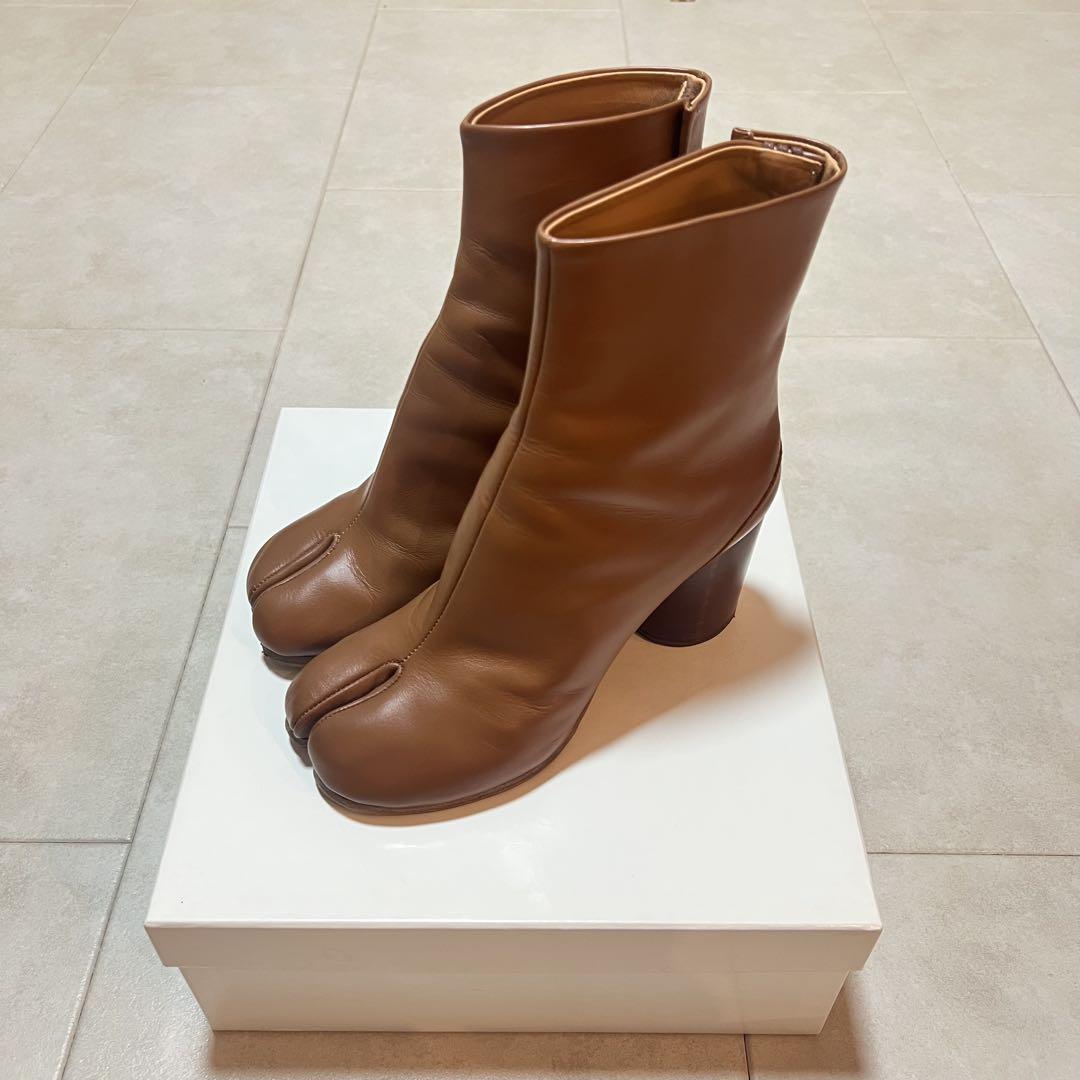 マルジェラ　ダークブラウン スエード タビブーツ　37 Maison Margiela Tabi スエード アンクルブーツ | ブラウン