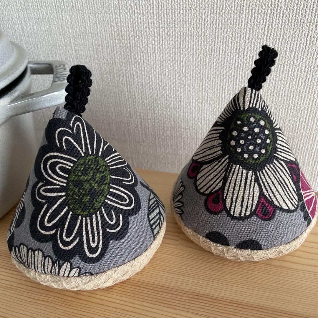 三角鍋つかみ 2個セット お花 gray - メルカリ