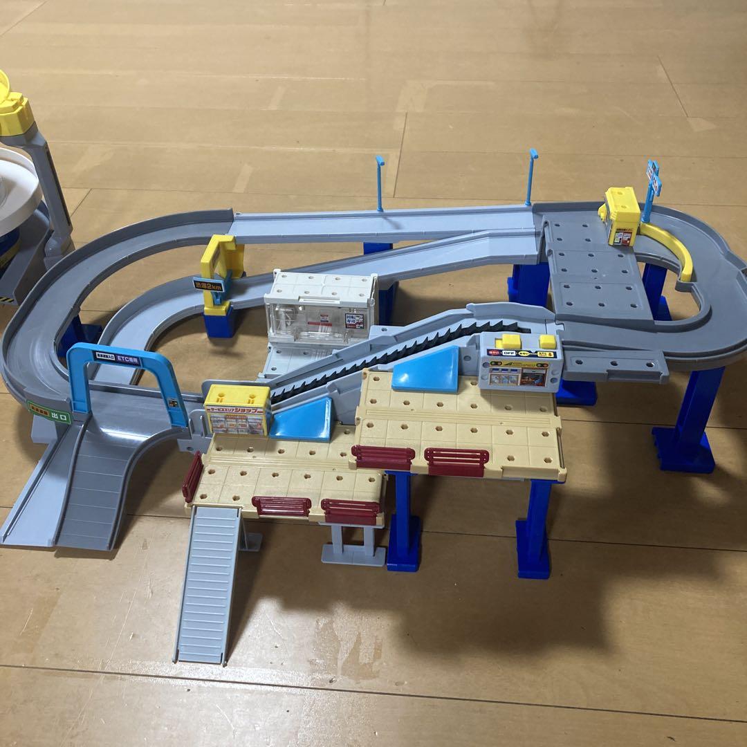 トミカ　ダブルアクショントミカビル&トミカアクション高速どうろ&スシロー
