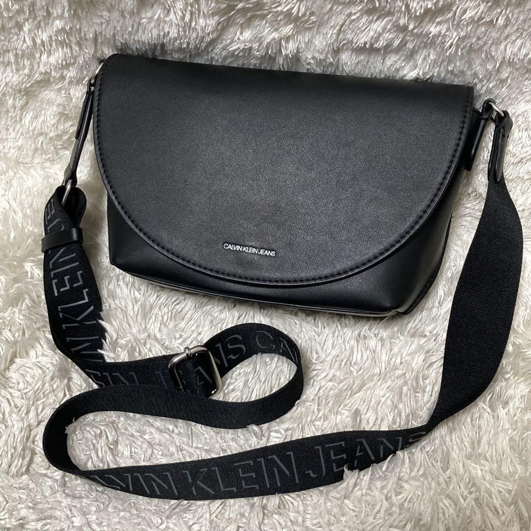 極美品 カルバンクライン ショルダーバッグ ブラック フラップ ロゴベルト