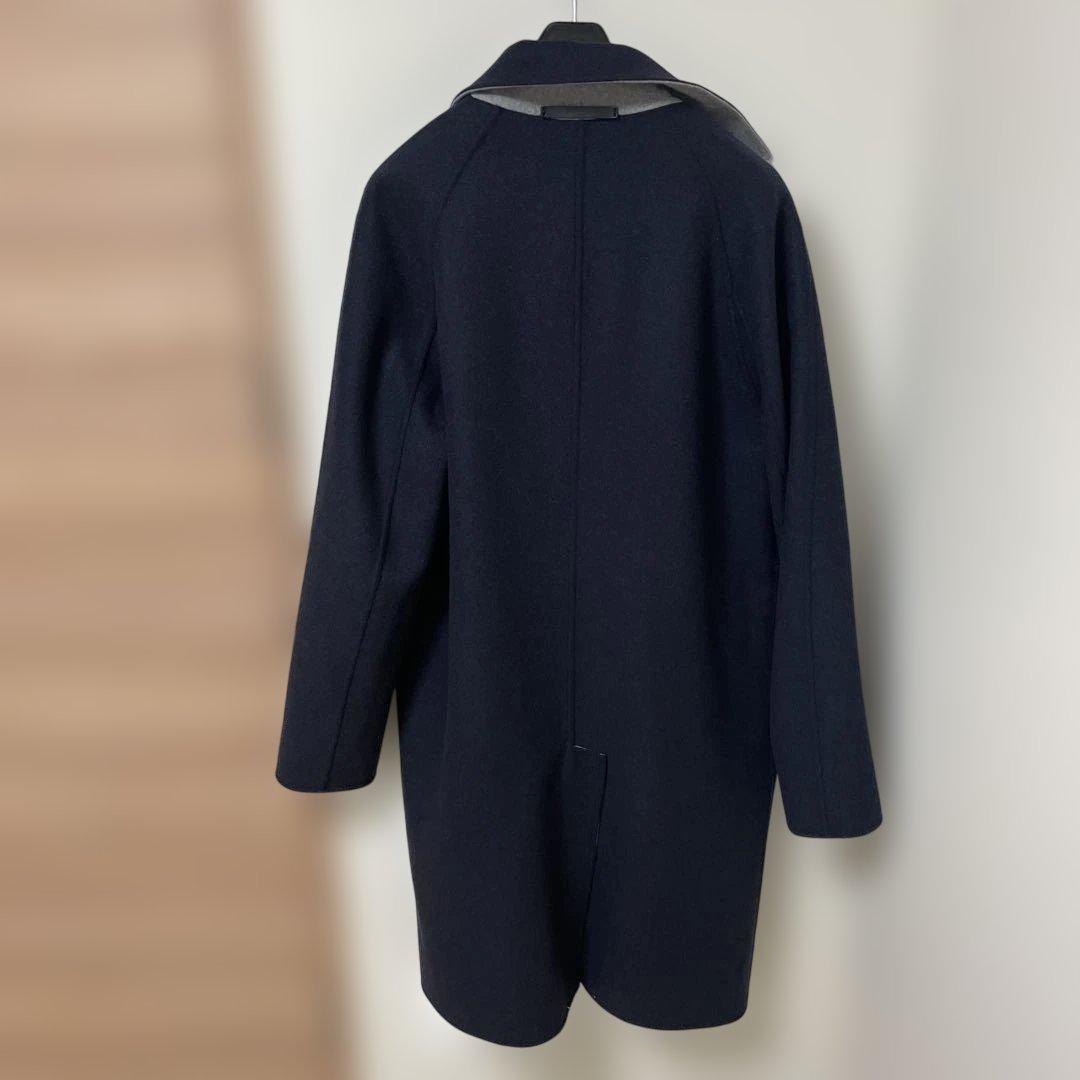 グレーとネイビーのチェスターコートM