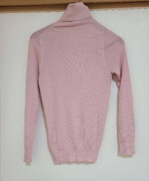 新品　traduire トラデュイール タートルネック薄手ニット　ピンク