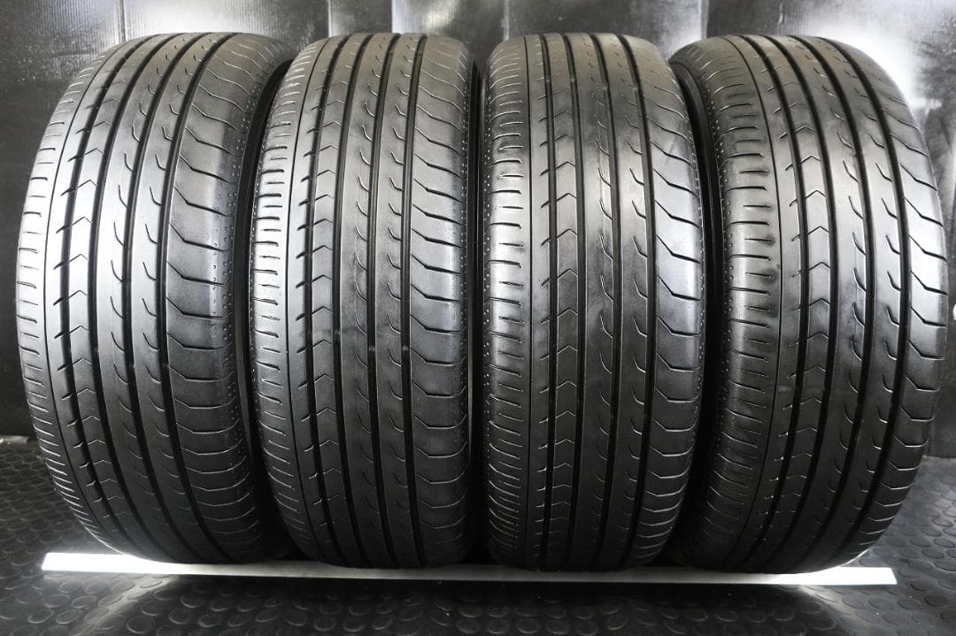 上9分山 製 195 65R15 ヨコハマ ブルーアース RV03目立った傷や汚れなし