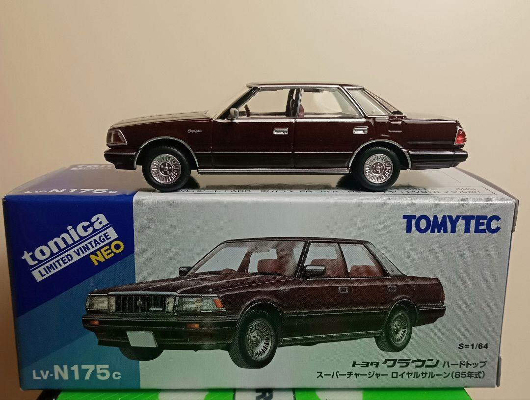 トミカリミテッドビンテージ タクラウンHTスーパーチャージャーロイヤルサルーン