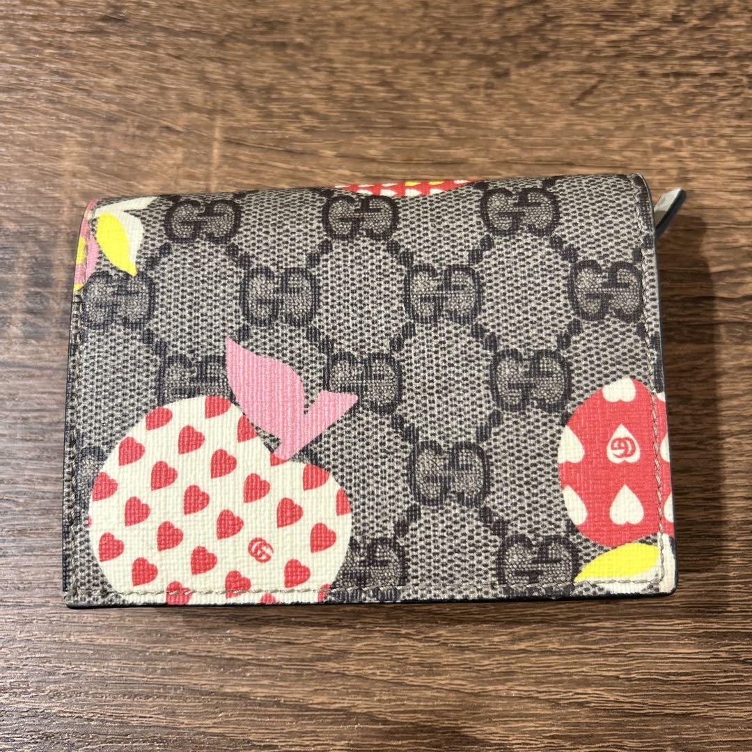 GUCCI りんご柄 二つ折り財布 GUCCI グッチ 二つ折り財布 りんご GGスプリーム 特価中!
