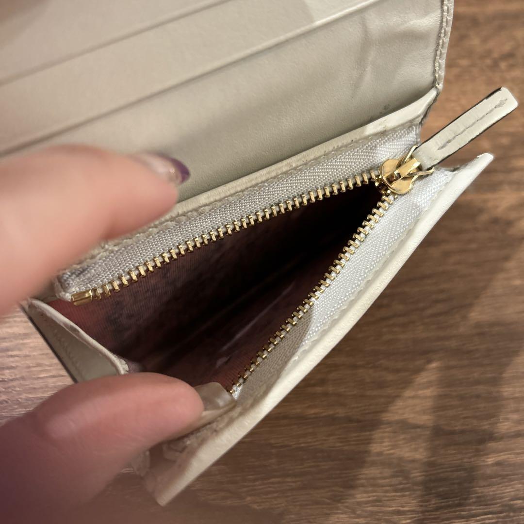 GUCCI りんご柄 二つ折り財布 GUCCI グッチ 二つ折り財布 りんご GGスプリーム 特価中!