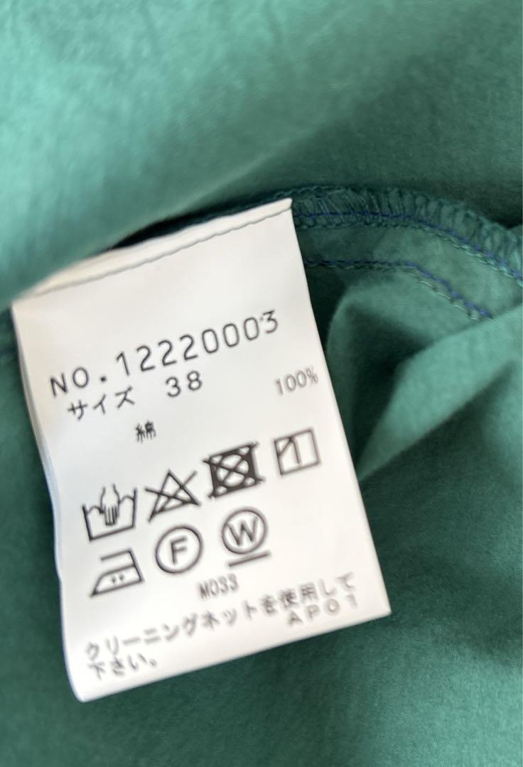 アン吉グリーンつまみタック襟変形シャツ