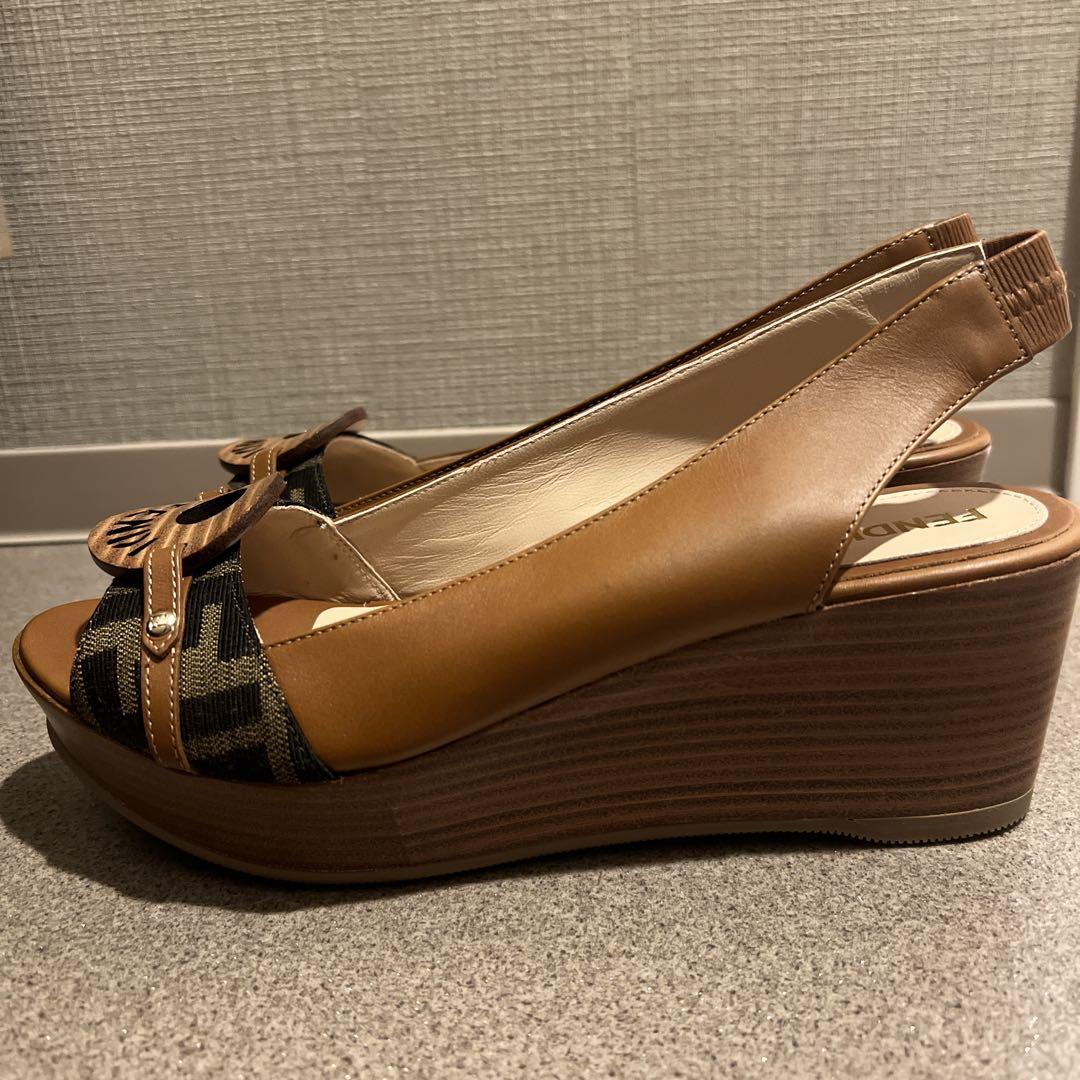 【新品未着用】FENDI ズッカ ウッド サンダル