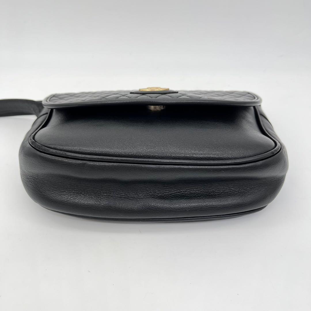 【美品】セリーヌ ショルダーバッグ 斜めがけ トリオンフ キルティング 本革 黒 【美品】セリーヌ ショルダーバッグ 斜めがけ トリオンフ キルティング 本革 黒