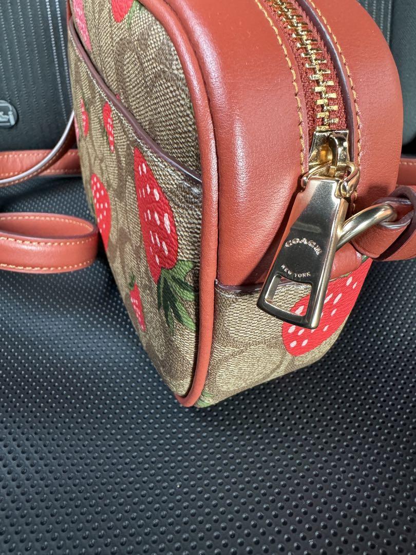 イチゴ柄【COACH】ストロベリー ジェイミーカメラバッグ COACH】コーチ レザー ストロベリー 苺 いちご プリント