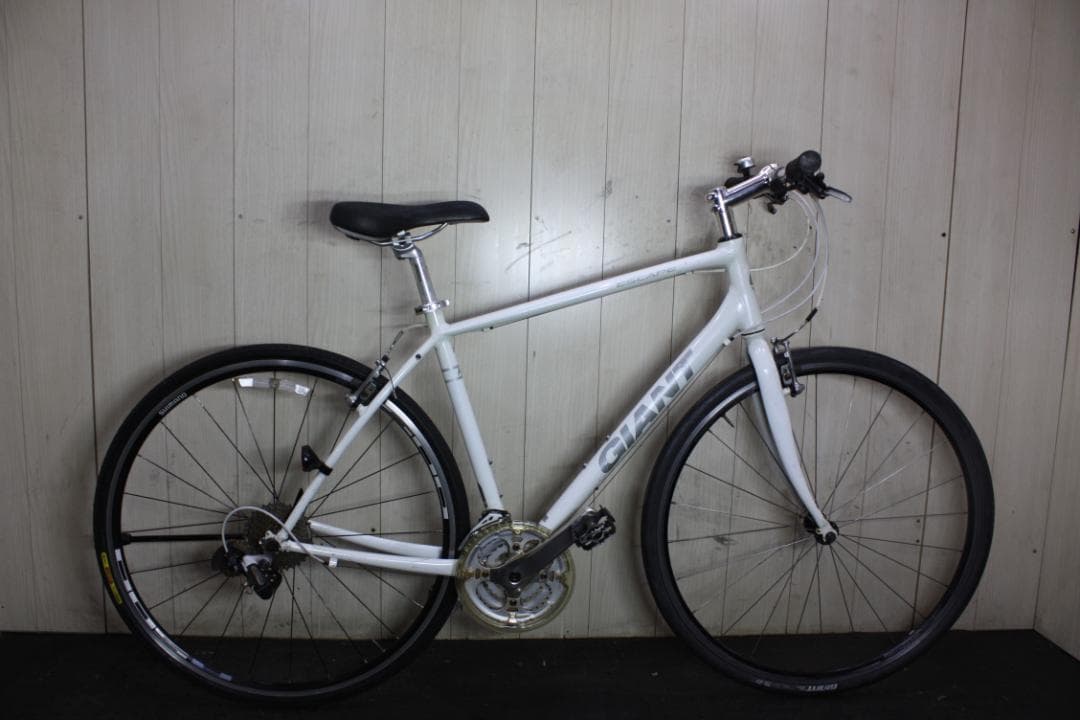 GIANT ESCAPE R3 700C アルミ 24速 500mm 白色クロス