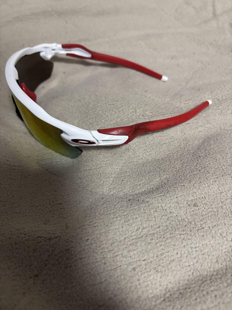 OAKLEYスポーツサングラス ホワイト/レッド