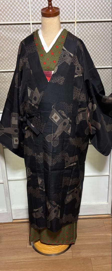 飛行機と国旗柄 戦後期泥大島紬 希少ヴィンテージ道中着 レア 美品 古布 時代物 飛行機と国旗柄 戦後期泥大島紬 希少ヴィンテージ道中着 レア 美品 古布 時代物