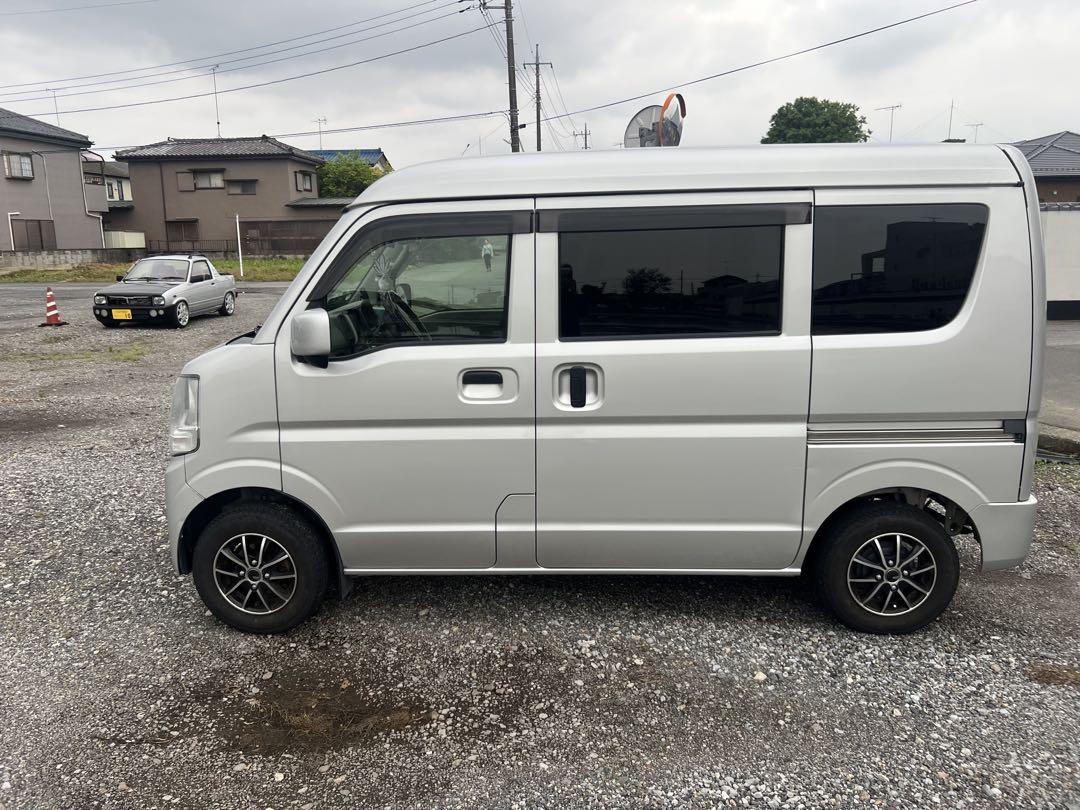 Nissan NV100クリッパー シルバー 5ドア
