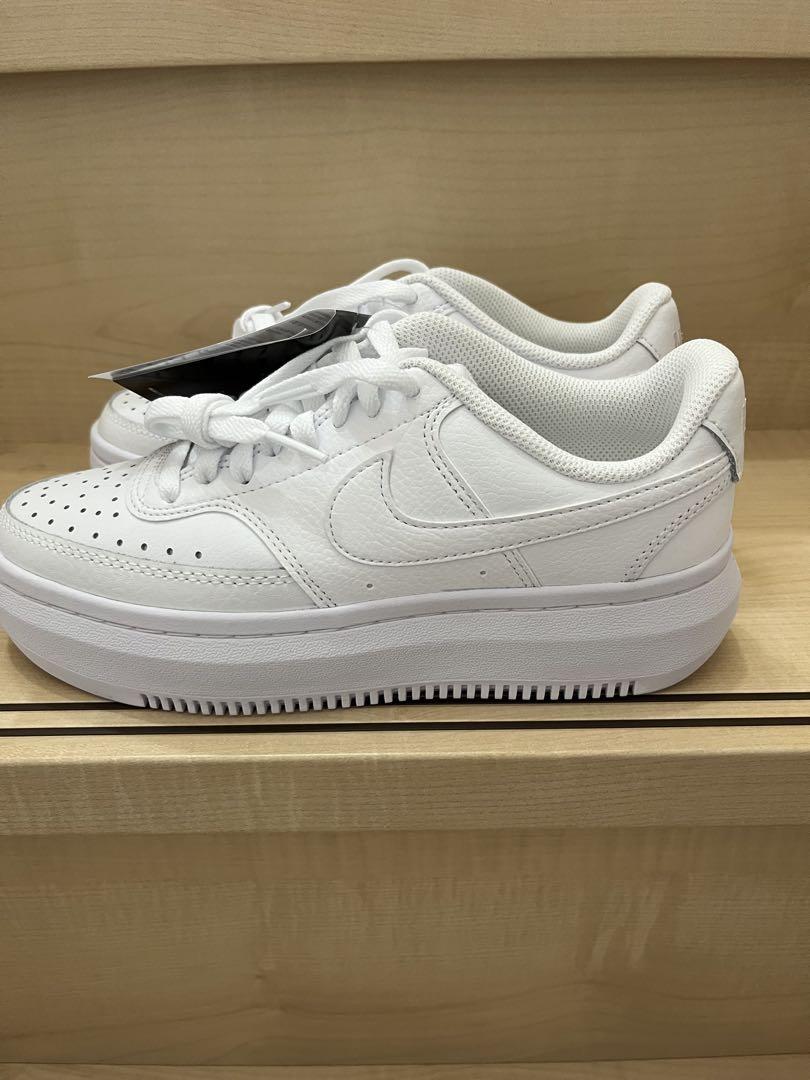 NIKE スニーカー コートビジョンアルタDM0113-100 厚底 24.0