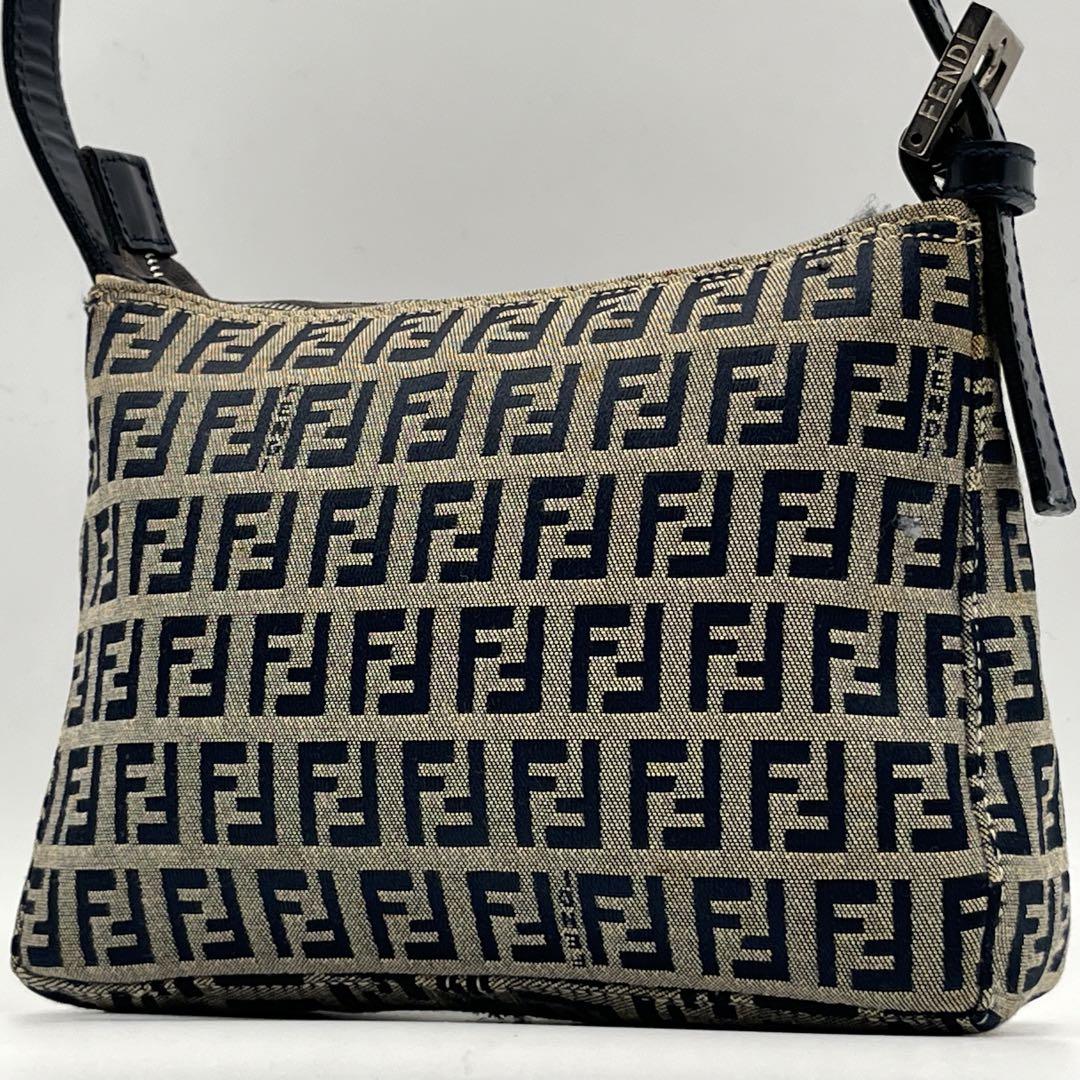 希少モデル✨FENDI　アクセサリーポーチ　ハンドバッグ　ゴールド金具