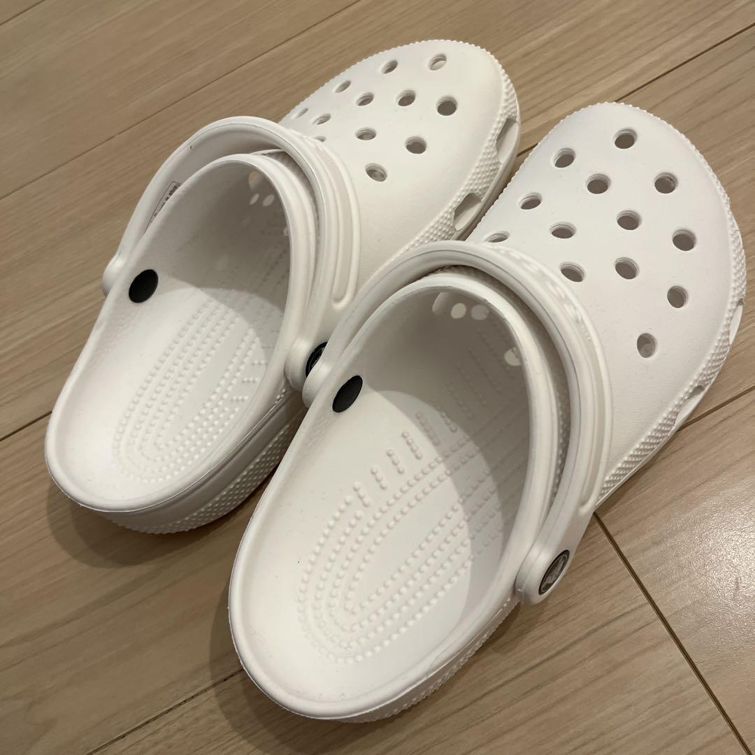 【激安アウトレット!】 新品未使用】Crocs ホワイト メルカリ - 23〜24㎝相当 サンダル 靴