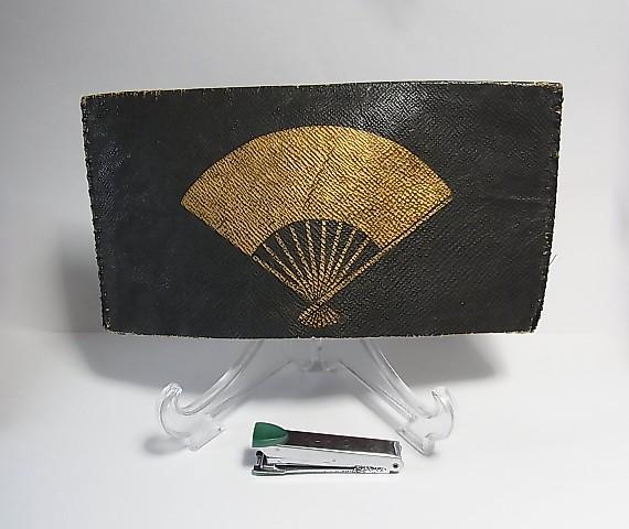 【S0801】武具　骨董　レザー 革製　覆い袋　金蒔絵　扇紋（10本骨扇）