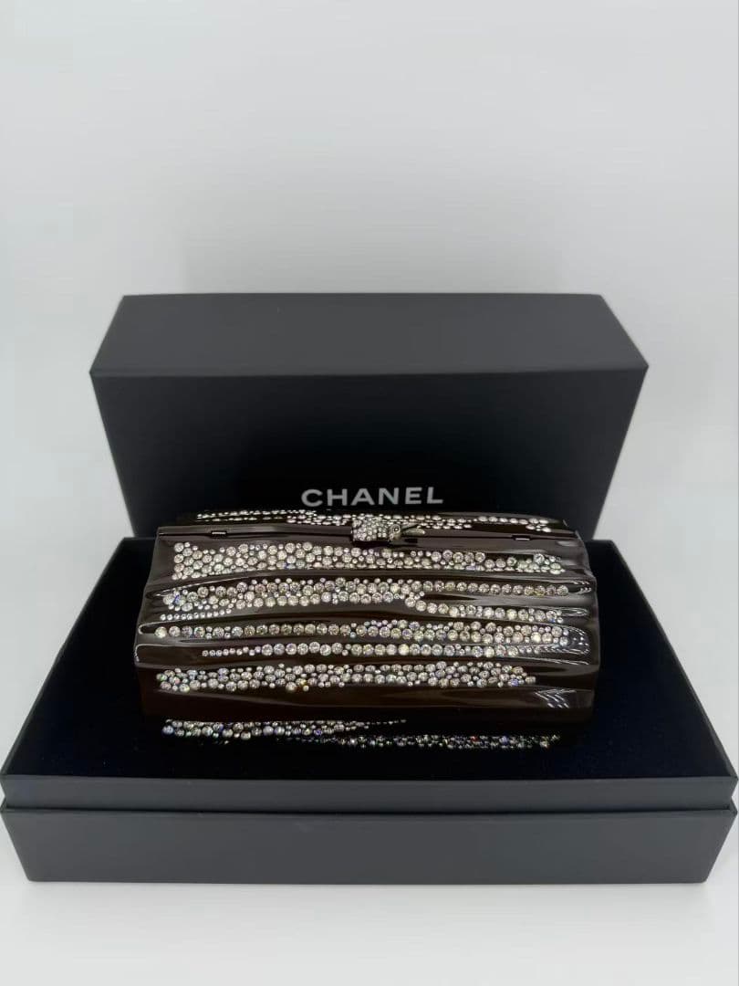 CHANEL ラインストーン クラッチバッグ ラビットクラスプ