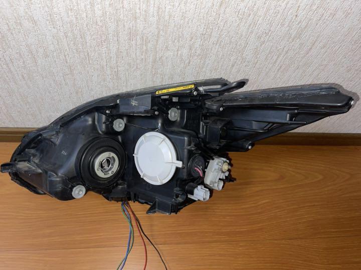 などが▩ 30プリウス 2つ 5dUGJ-m15813032036 ヘッドライト はなどある