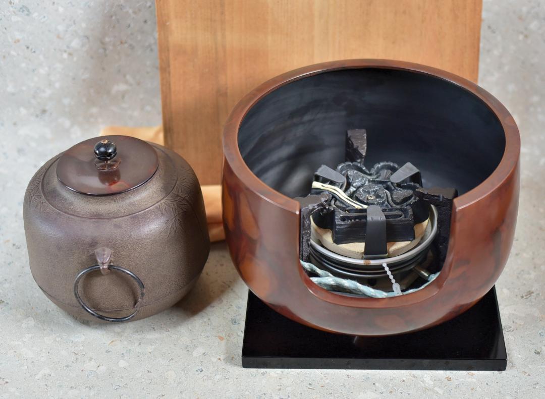 唐銅風炉斑紫銅＆竹文茶釜、電熱器、五徳、敷板5点組【極上品】　お茶道具/箱