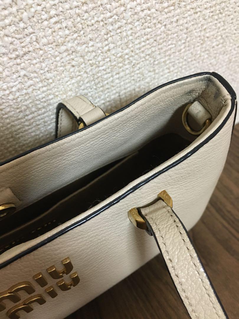 miu miu 薄ベージュ レザー ショルダハンドバッグ
